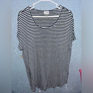 EUC Jaclyn Smith stripped shirt